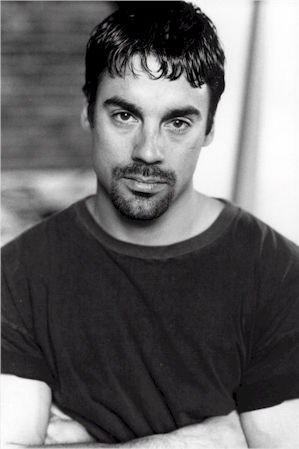 Фото - Лауро Чартрэнд: 299x449 / 21 Кб