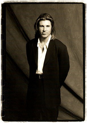 Фото - Роджер Холстон: 307x432 / 26 Кб