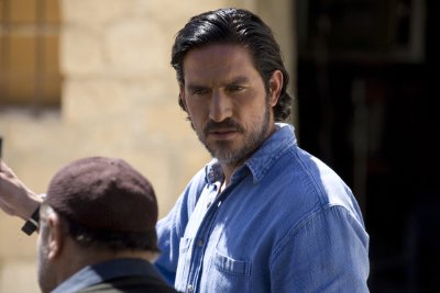 Фото - Джеймс Кэвизел: 400x267 / 19 Кб