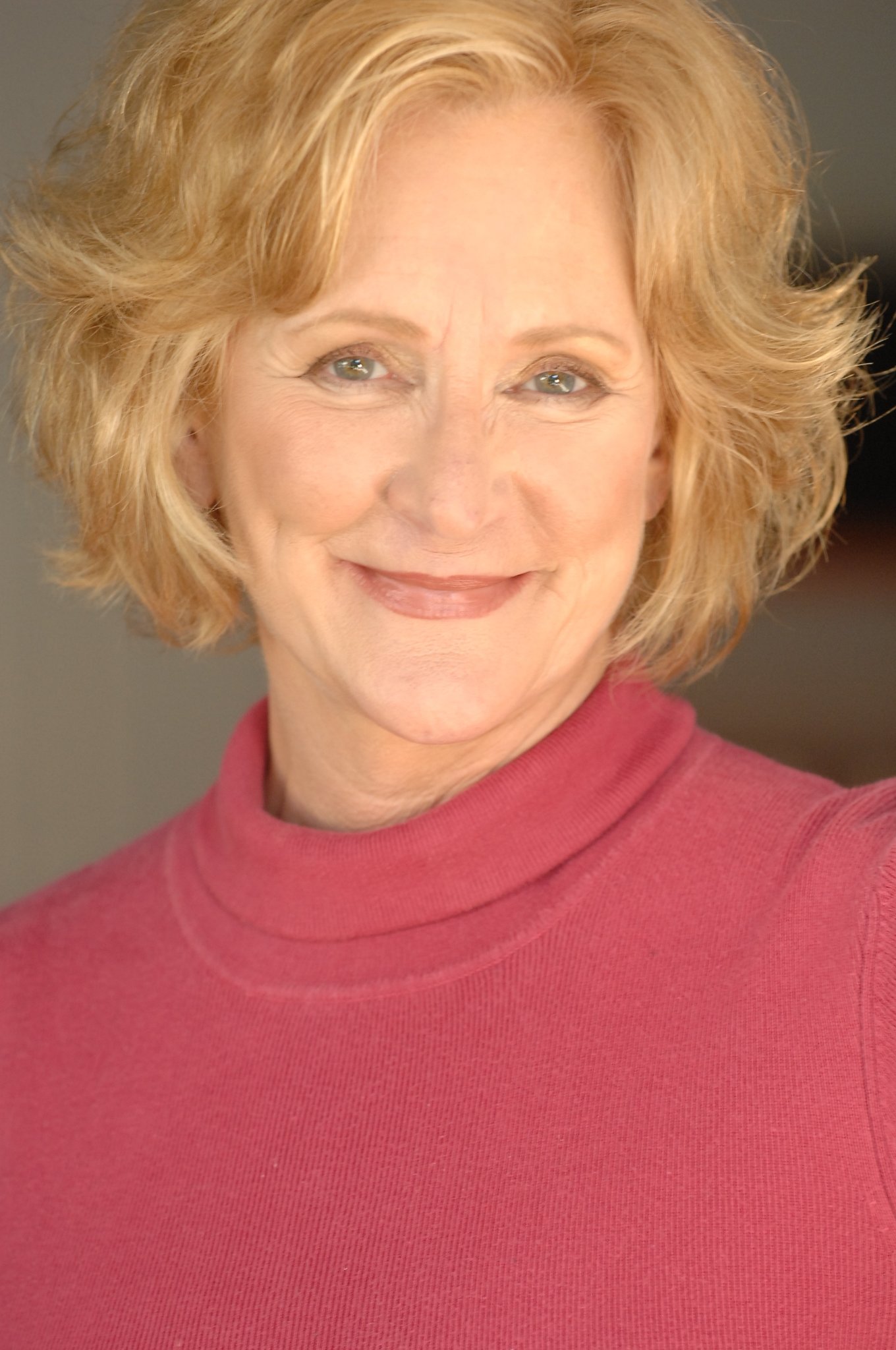 Фото - Connie Cooper: 1360x2048 / 304 Кб