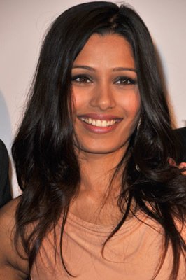 Фото - Фрида Пинто: 266x400 / 23 Кб