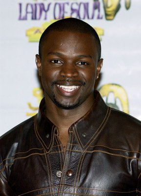 Фото - Шон Патрик Томас: 289x400 / 26 Кб