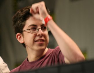 Фото - Кристофер Минц-Плассе: 325x253 / 13 Кб