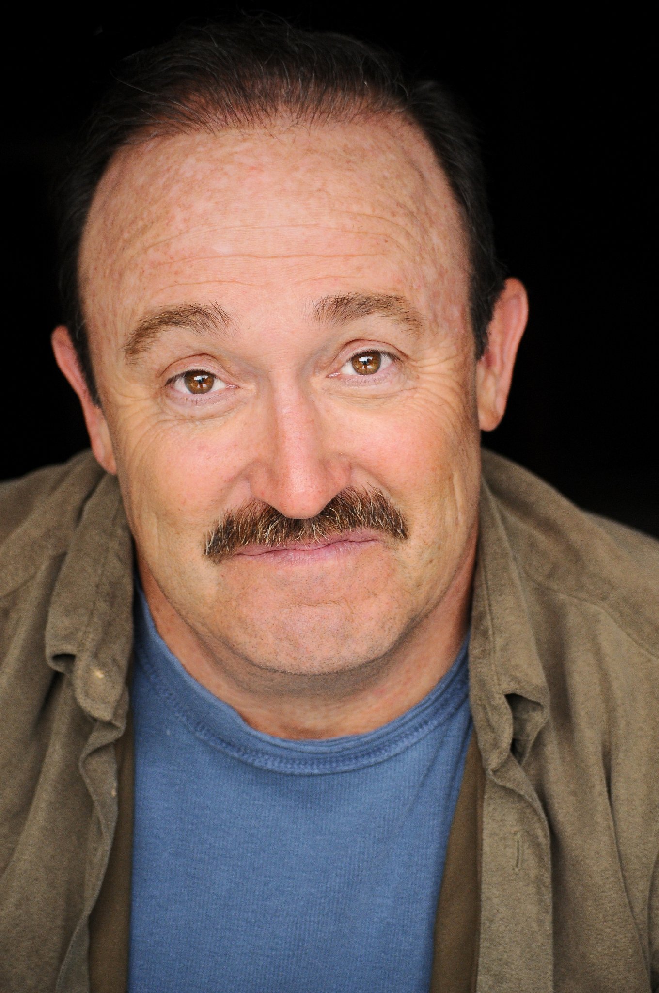 Фото - Чарли Россмэн: 1360x2048 / 438 Кб