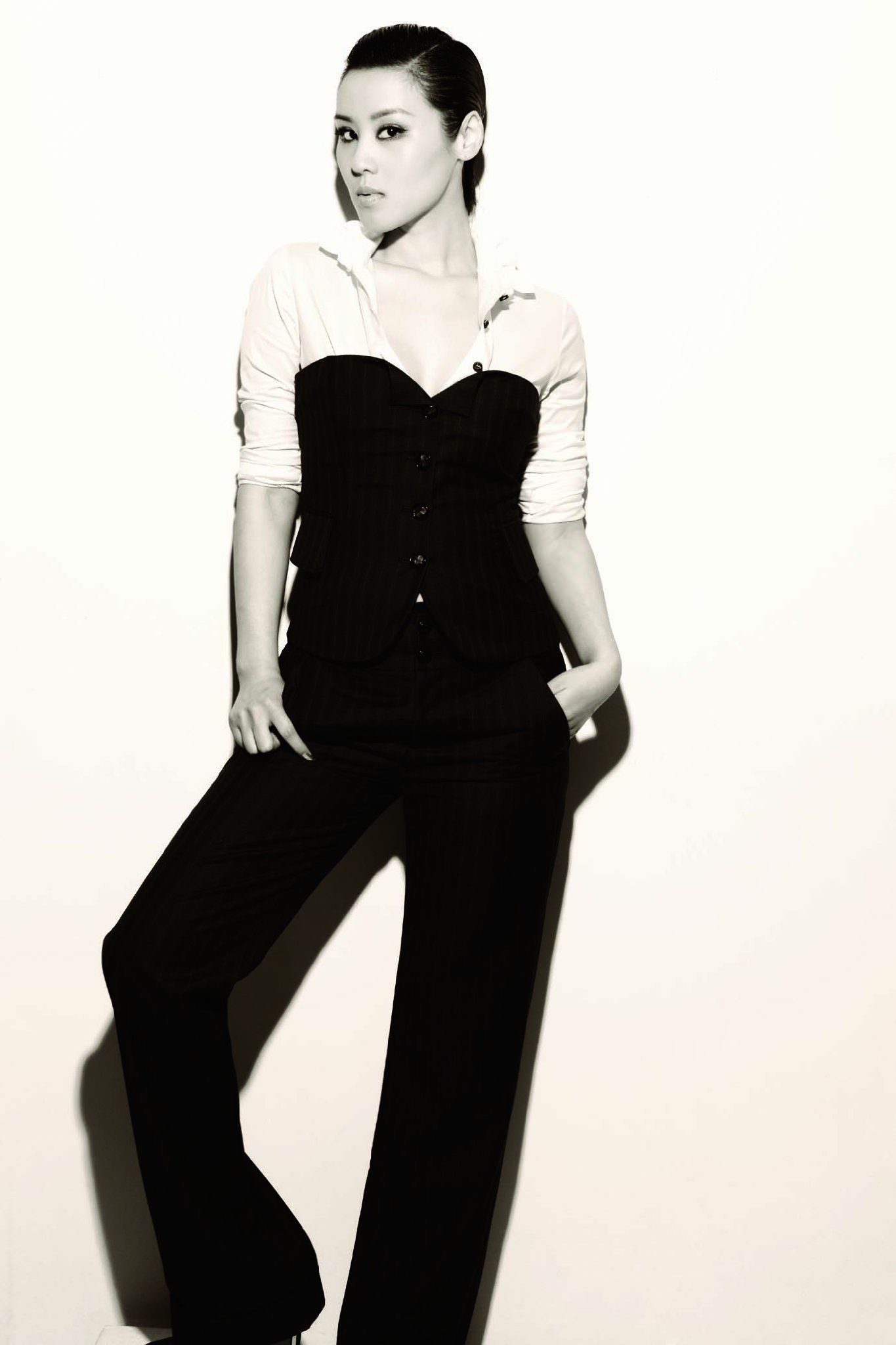 Фото - Ai Wan: 1365x2048 / 117 Кб