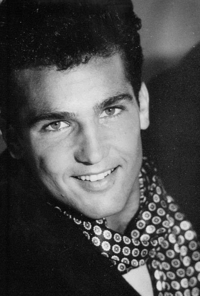 Фото - Брайан Ханна: 640x945 / 117 Кб