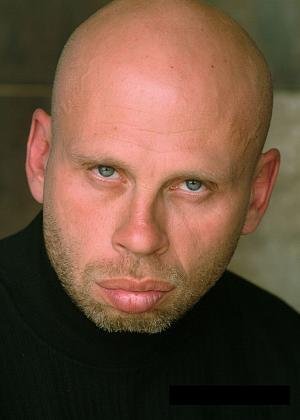 Фото - Vince Lozano: 300x420 / 17 Кб