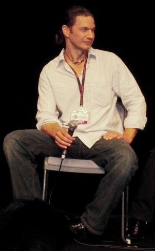 Фото - Майкл Уорт: 302x489 / 21 Кб