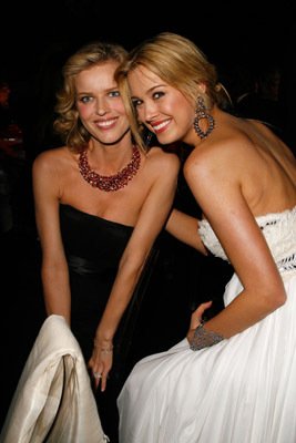 Фото - Ева Герцигова: 267x400 / 21 Кб