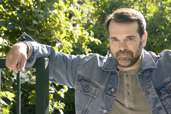 Фото - Пол Бонд: 600x400 / 70 Кб