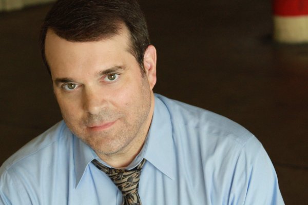 Фото - Пол Бонд: 600x400 / 30 Кб