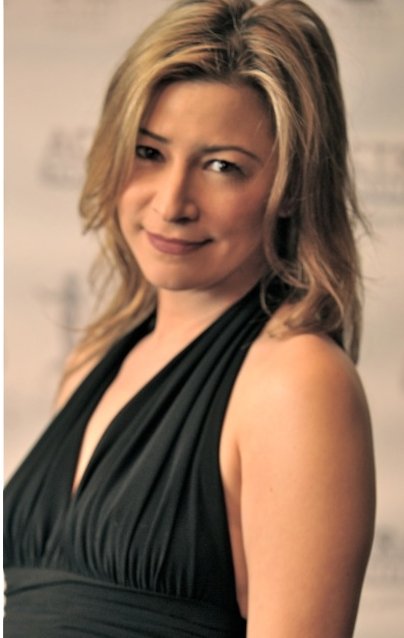 Фото - Анджела Эшер: 404x638 / 35 Кб