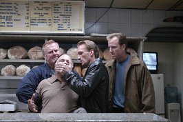 Фото - Brian Donahue: 266x177 / 15 Кб