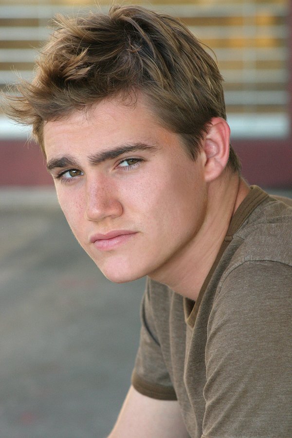 Фото - Джесси Джеймс: 600x900 / 89 Кб