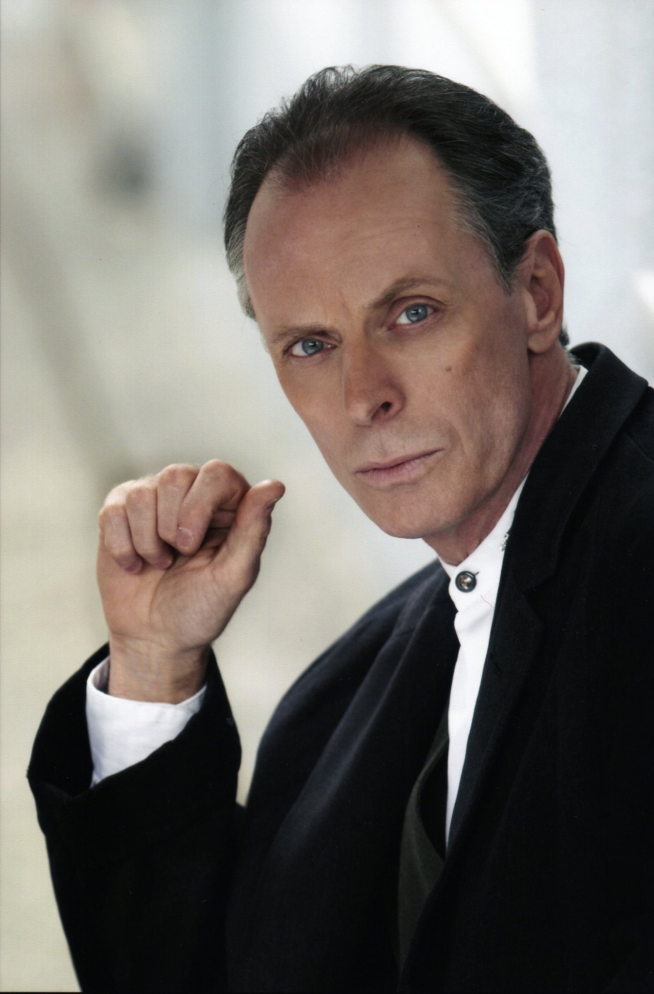 Фото - Линден Бэнкс: 1349x2048 / 286 Кб