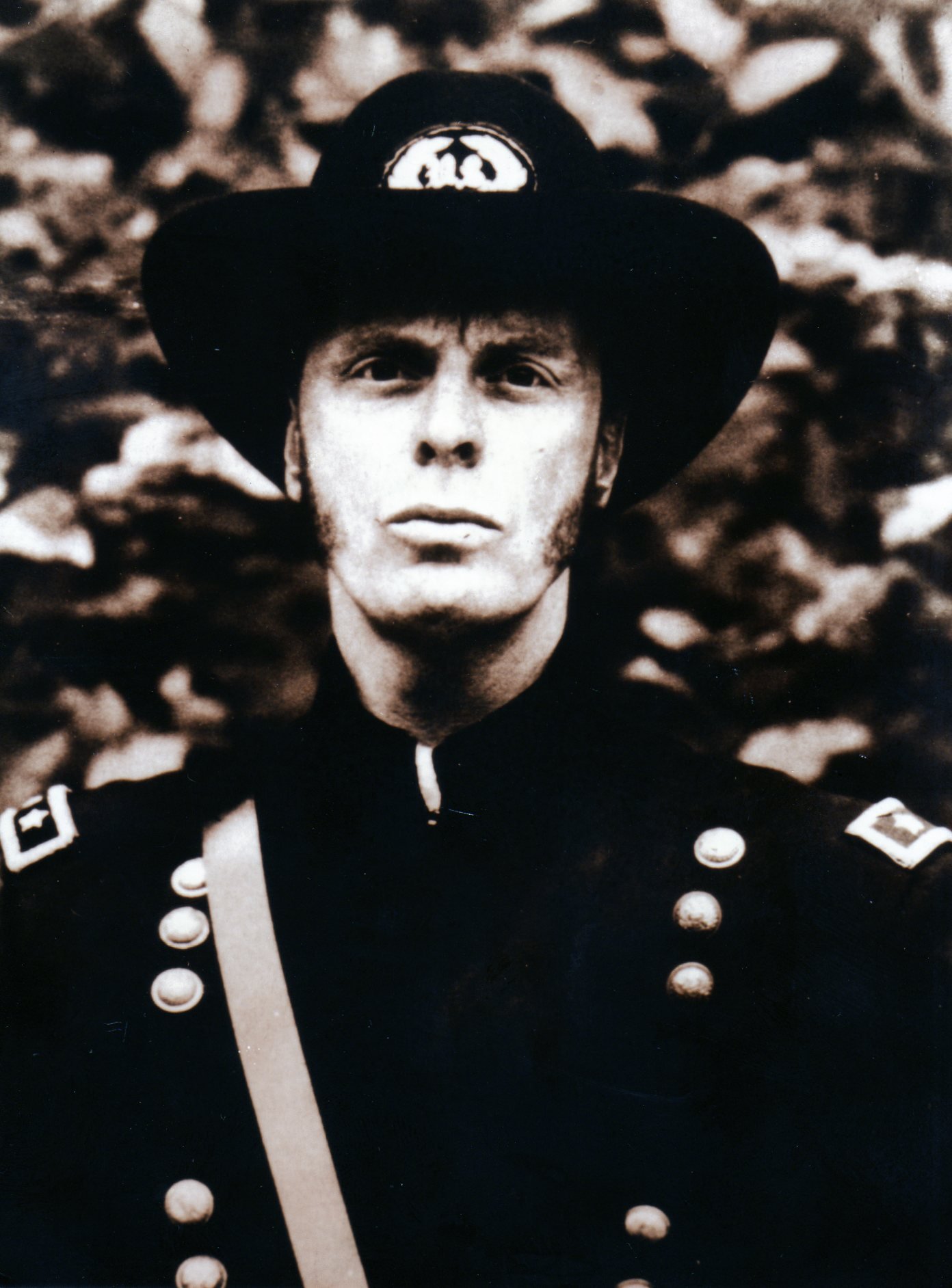 Фото - Линден Бэнкс: 1392x1884 / 259 Кб