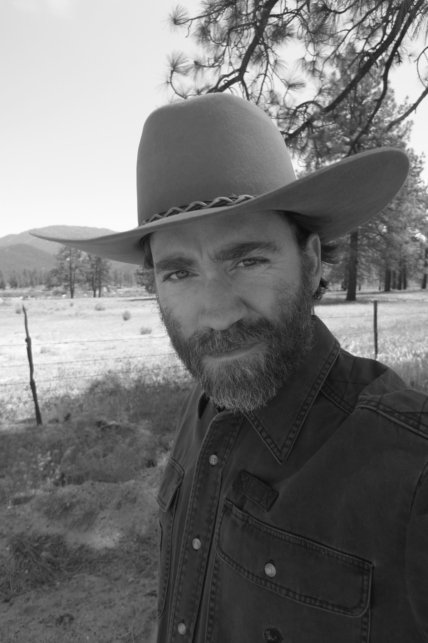 Фото - Girard Swan: 1363x2048 / 327 Кб