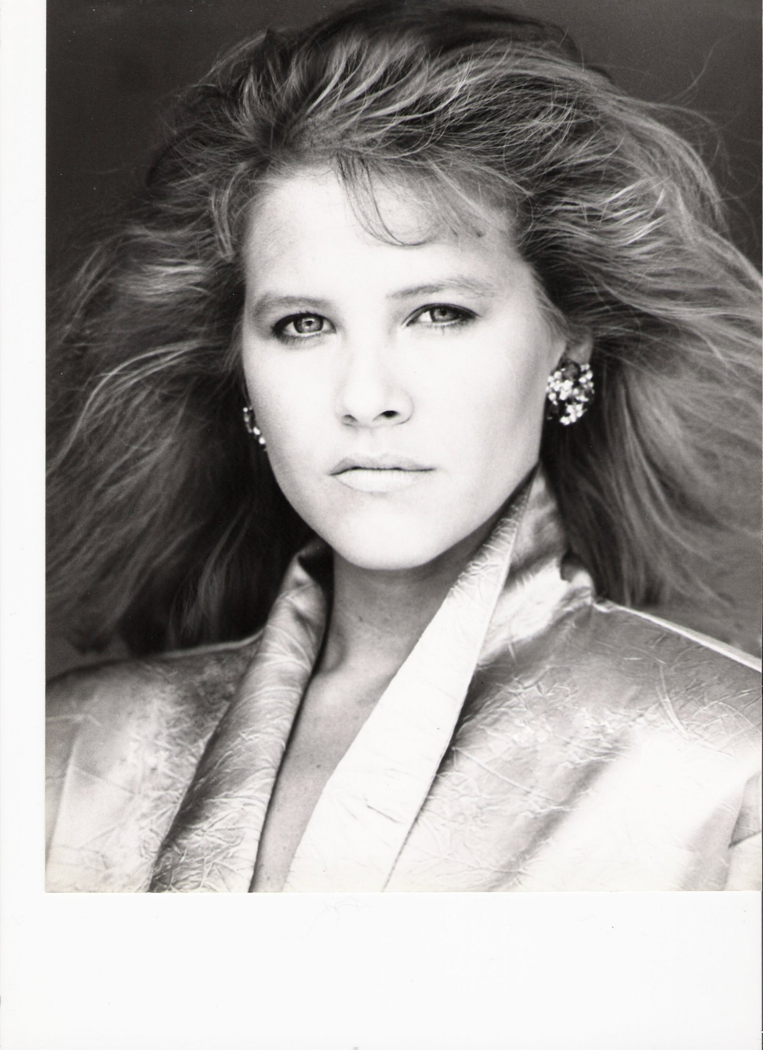 Фото - Кэрен Эпперс: 1489x2048 / 327 Кб