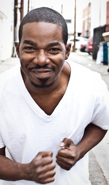 Фото - Дуайт Юэлл: 365x620 / 38 Кб