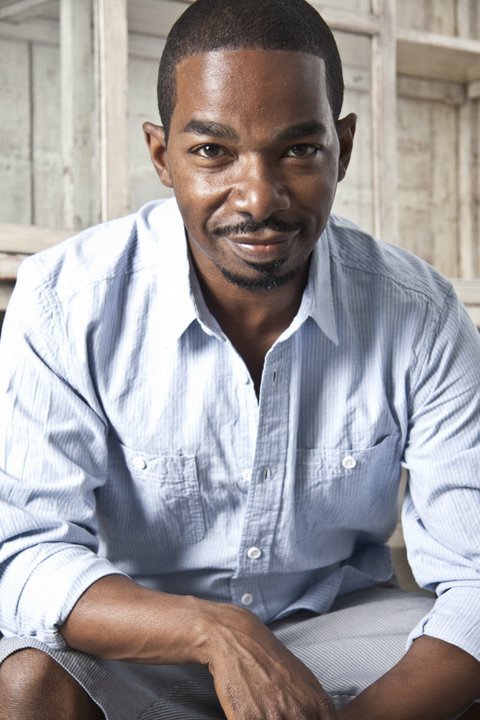 Фото - Дуайт Юэлл: 480x720 / 69 Кб