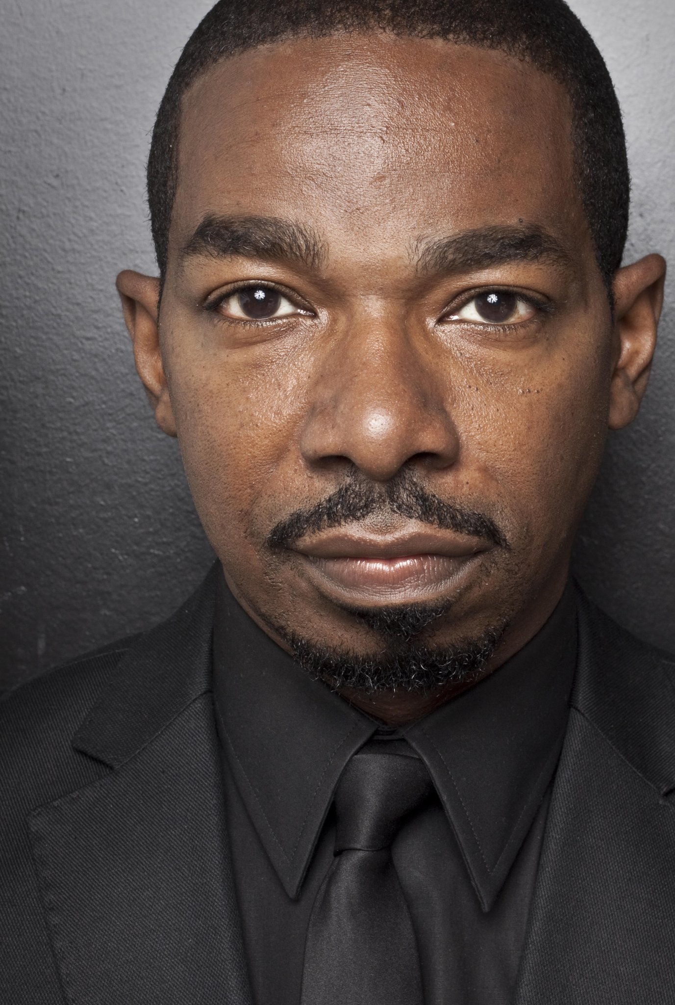 Фото - Дуайт Юэлл: 1377x2048 / 502 Кб