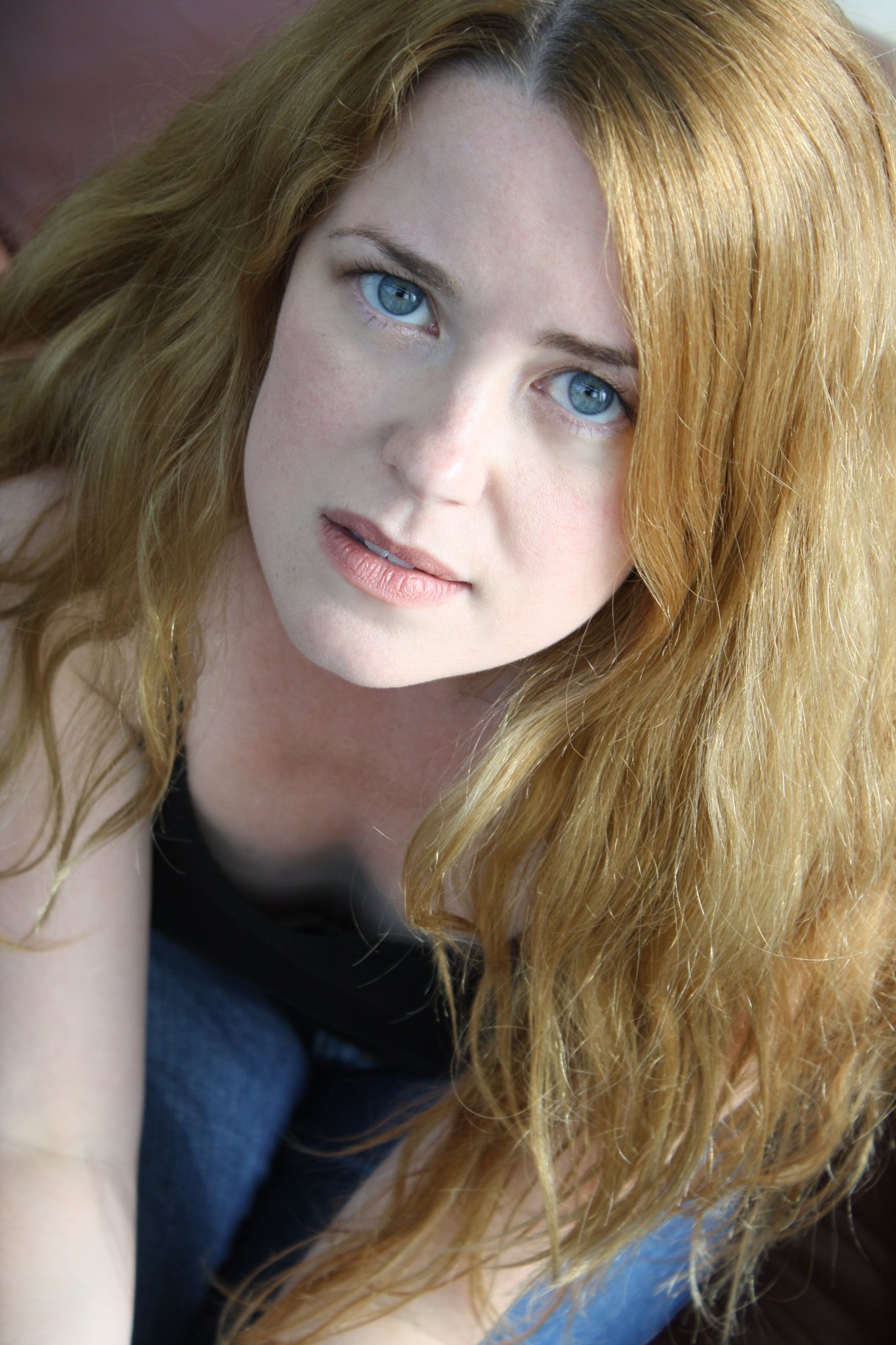 Фото - Angela Dezen: 1365x2048 / 396 Кб