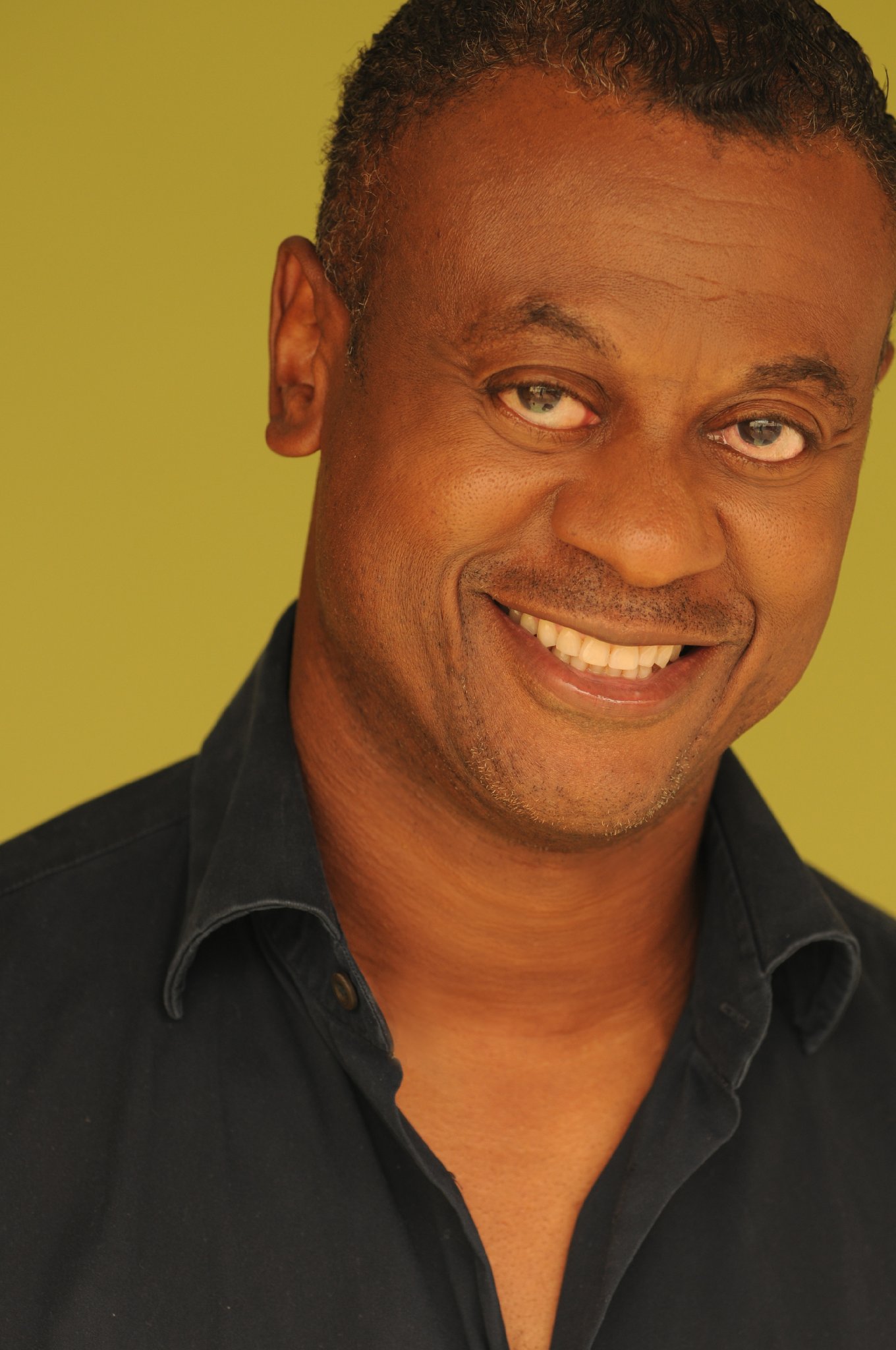 Фото - Джеймс Батлер: 1360x2048 / 280 Кб