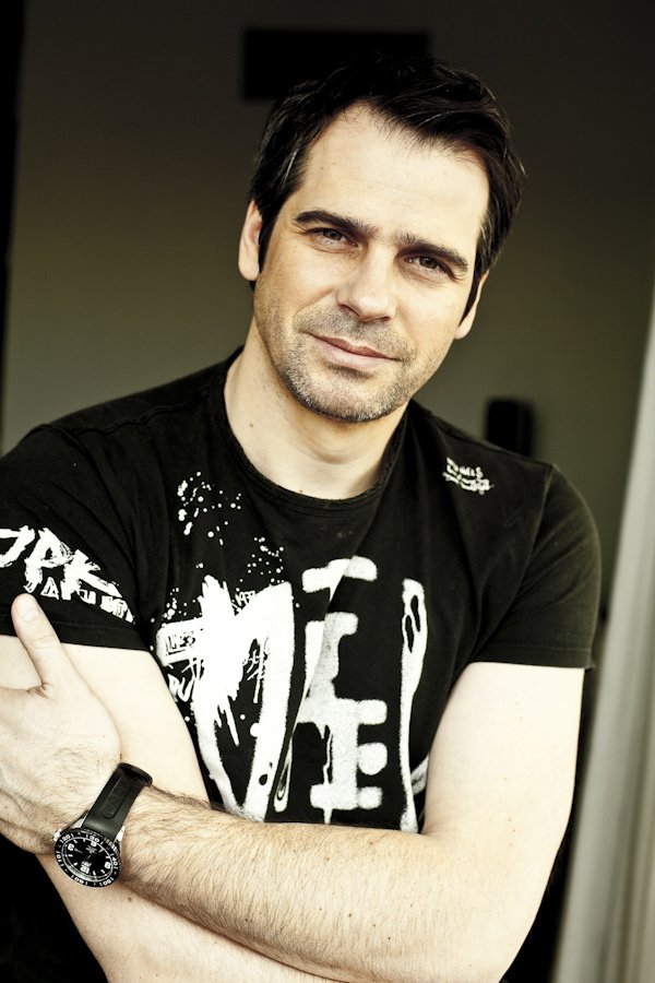 Фото - Павел Делонг: 600x900 / 87 Кб