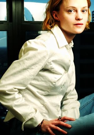 Фото - Анджела Беттис: 300x432 / 28 Кб