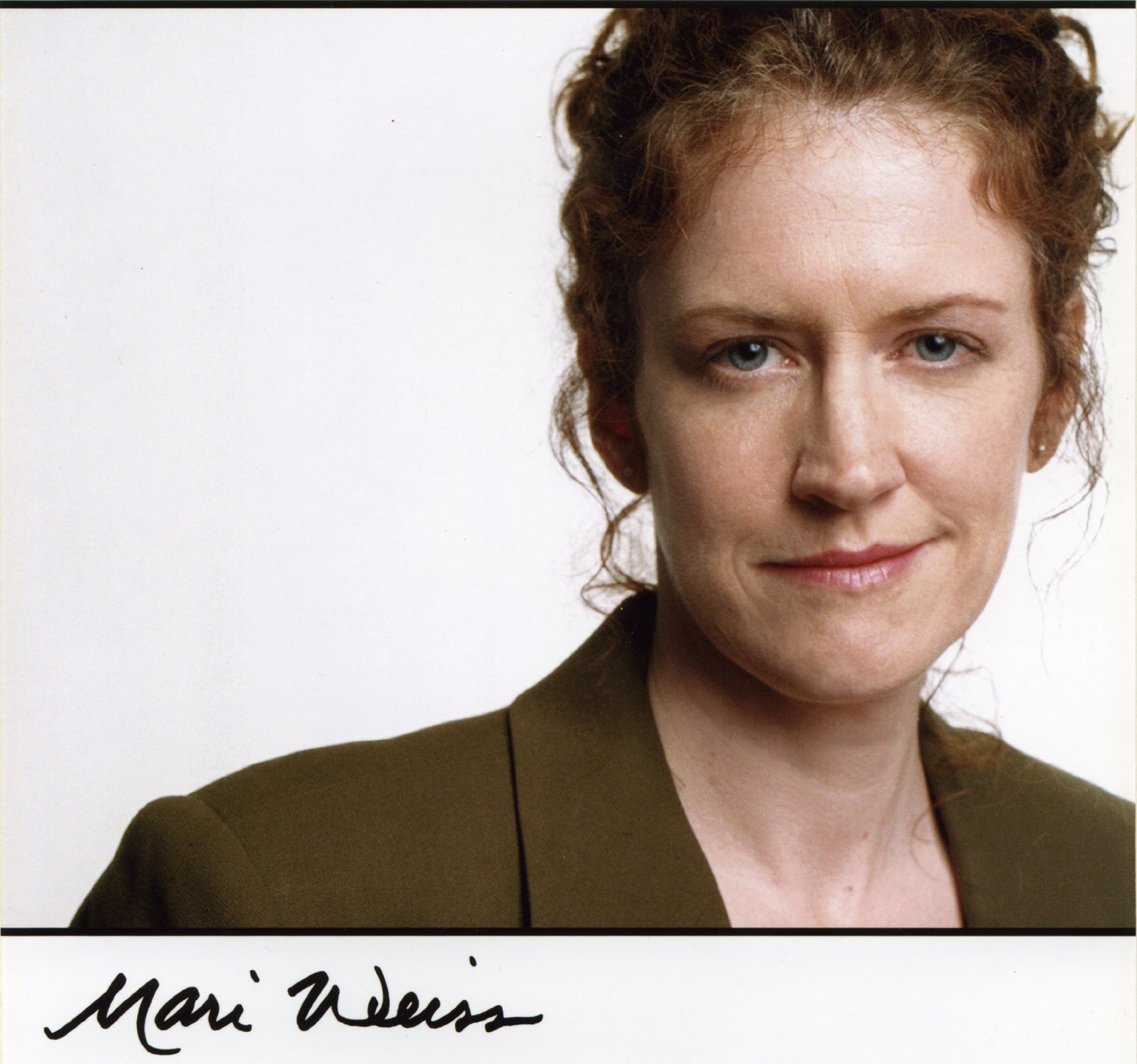 Фото - Mari Weiss: 2189x2048 / 424 Кб