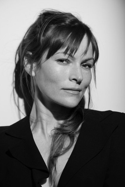 Фото - Selina Giles: 427x640 / 34 Кб