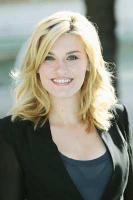 Фото - Эмили Роуз: 267x400 / 19 Кб