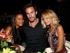 Фото - Джой Брайант: 301x227 / 18 Кб