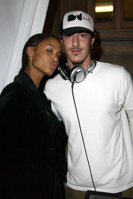 Фото - Джой Брайант: 267x400 / 20 Кб