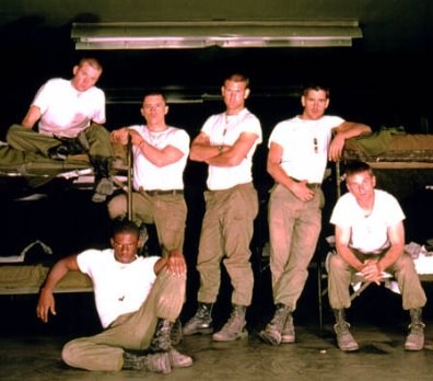 Фото - Шей Уигэм: 396x348 / 33 Кб