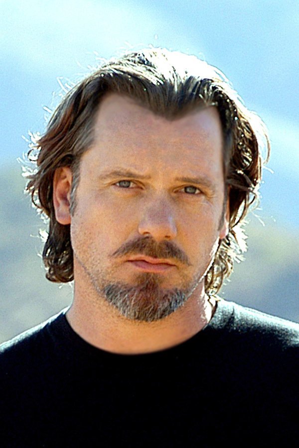 Фото - Erik Thomson: 600x900 / 84 Кб