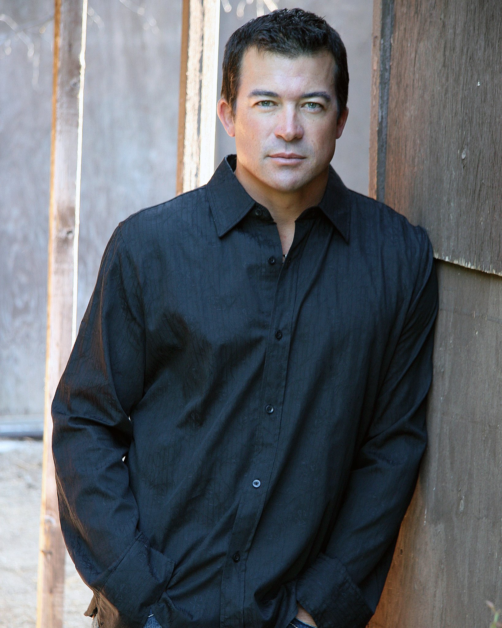 Фото - Jason Rodriguez: 1638x2048 / 617 Кб