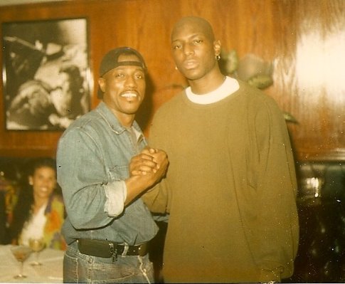 Фото - Энтони С. Холл: 485x399 / 36 Кб