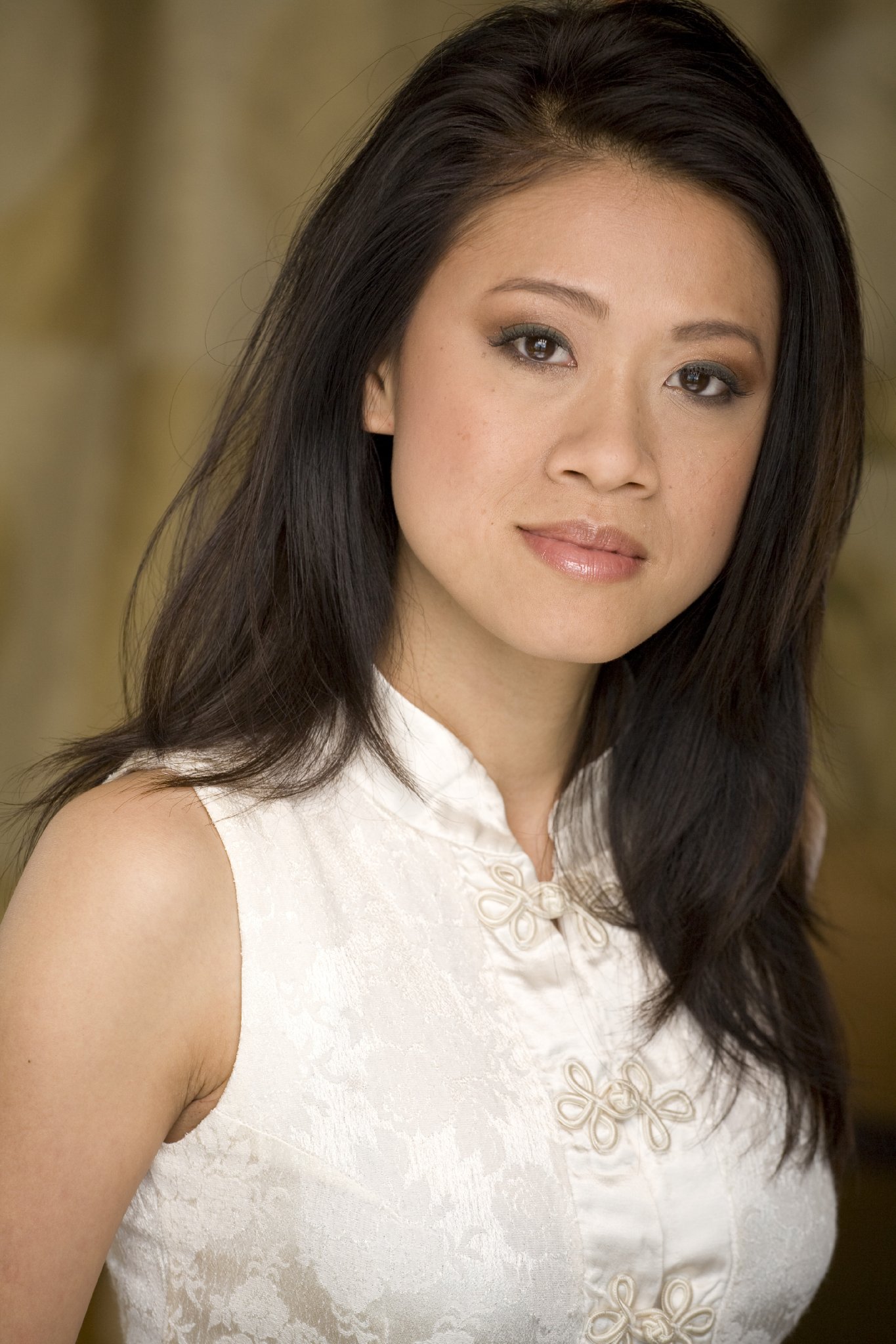 Фото - Junie Hoang: 1365x2048 / 373 Кб