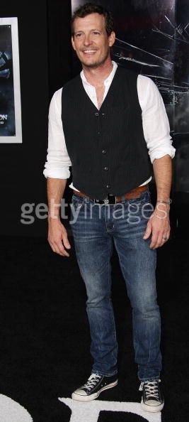 Фото - Джексон Уолкер: 267x594 / 26 Кб