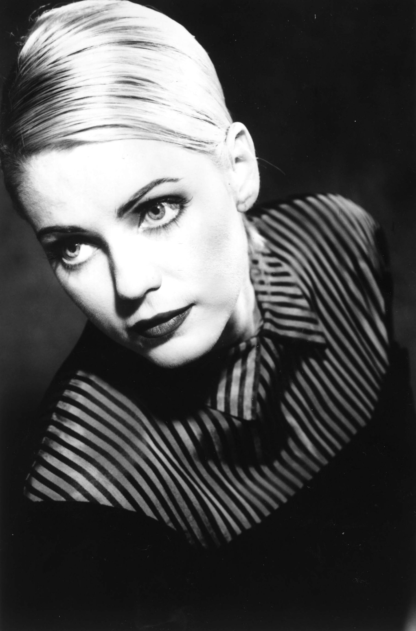 Фото - Кирстен Мариотт: 1353x2048 / 247 Кб