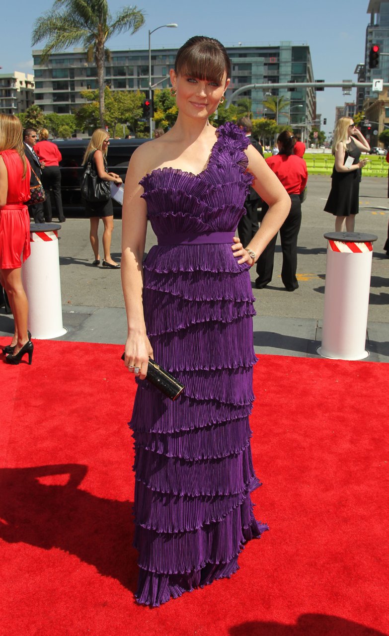 Фото - Эмили Дешанель: 783x1280 / 219 Кб