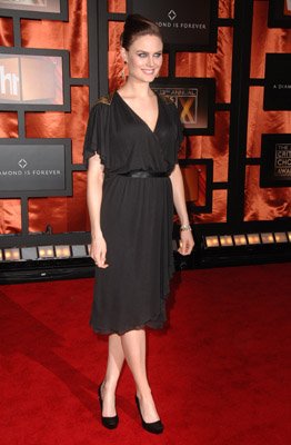 Фото - Эмили Дешанель: 262x400 / 24 Кб