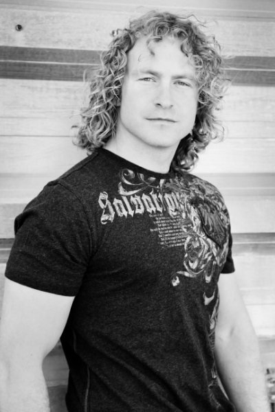 Фото - Дэн Петрониевич: 400x600 / 44 Кб