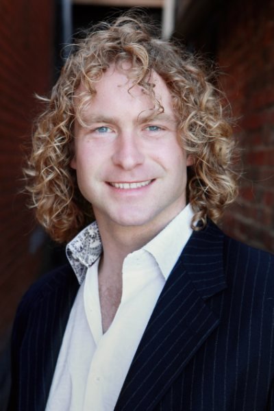 Фото - Дэн Петрониевич: 400x600 / 39 Кб