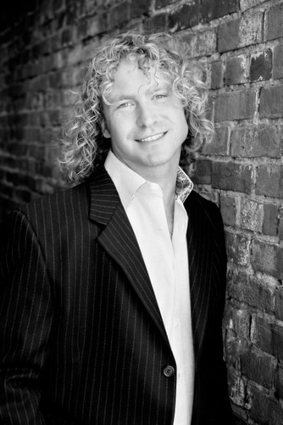 Фото - Дэн Петрониевич: 400x600 / 47 Кб