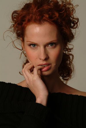 Фото - Kata Dobó: 300x448 / 20 Кб