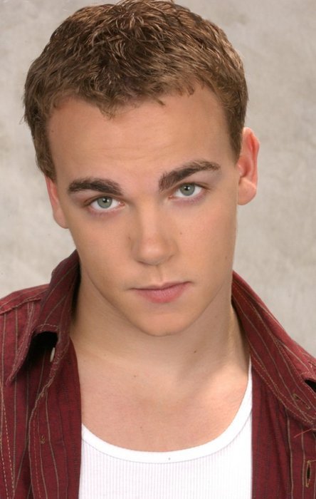 Фото - Дэниэл Кларк: 444x700 / 47 Кб