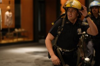 Фото - Джей Эрнандес: 323x215 / 13 Кб