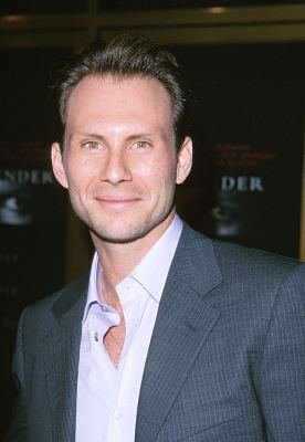 Фото - Кристиан Слэйтер: 276x400 / 18 Кб